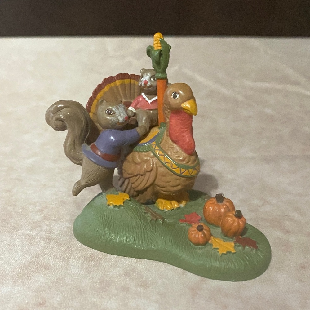 Vintage Avon Thanksgiving figurine. Kathy Jeffers 1993 Collectible